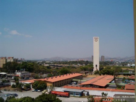 El obelisco de Barquisimeto, de mediodia 